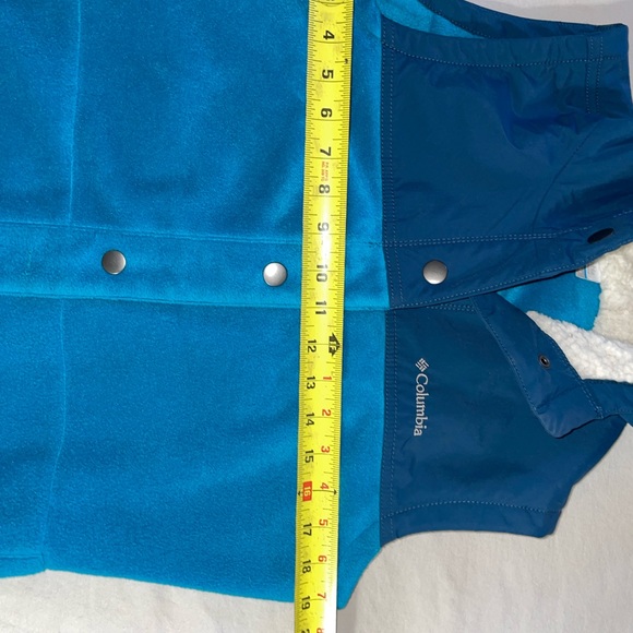 Columbia hooded fleece vest snap up - Picture 7 of 8